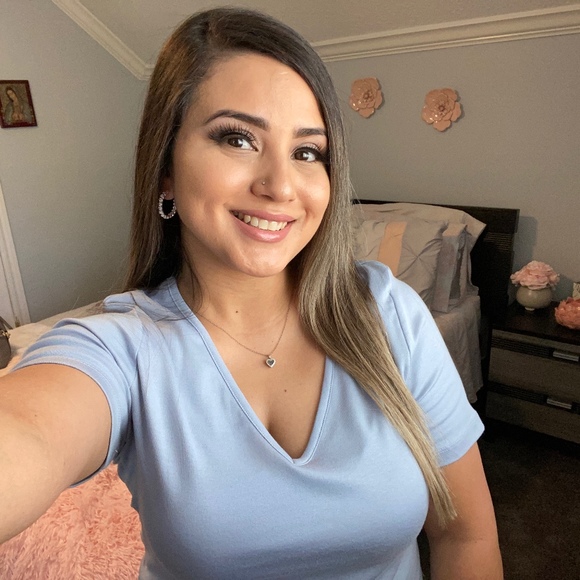 Meet your Posher, Noemi - Picture 1 of 1